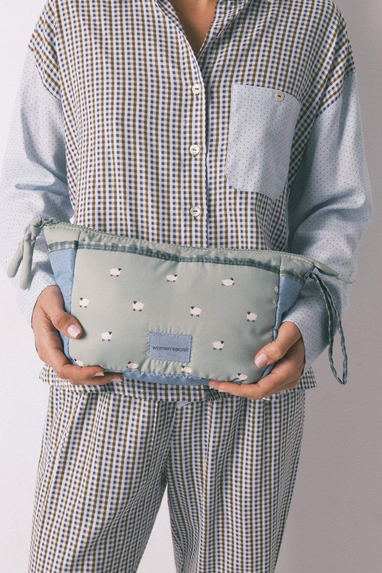 Women'secret Neceser mediano cremallera ovejas verde