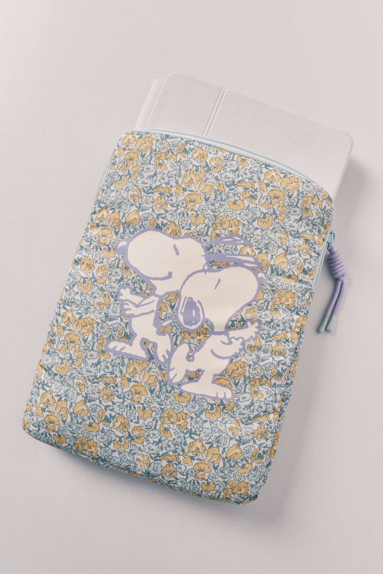 Women'secret Funda para tablet de florecitas Snoopy
