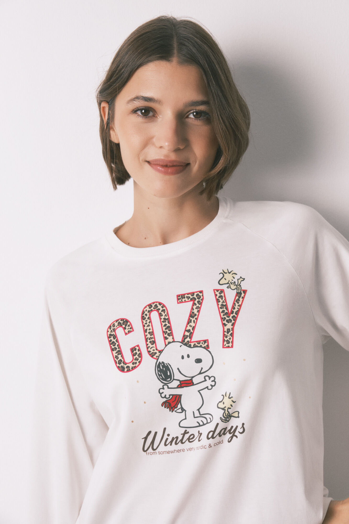 Women'secret Pijama larga 100% algod&oacute;n con estampado de cuadros de Snoopy marfil