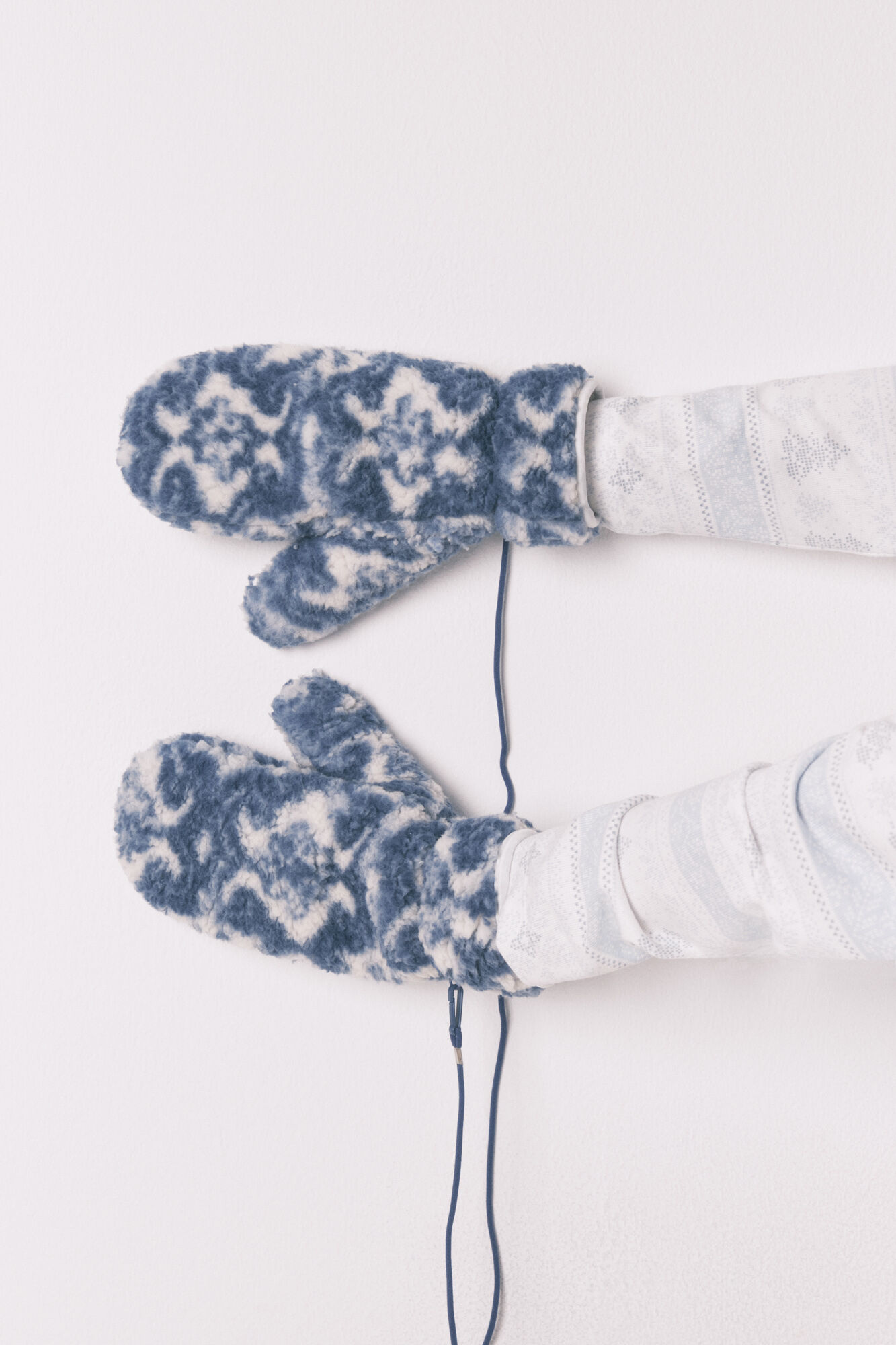 Women'secret Mitones de borrego con estampado azul