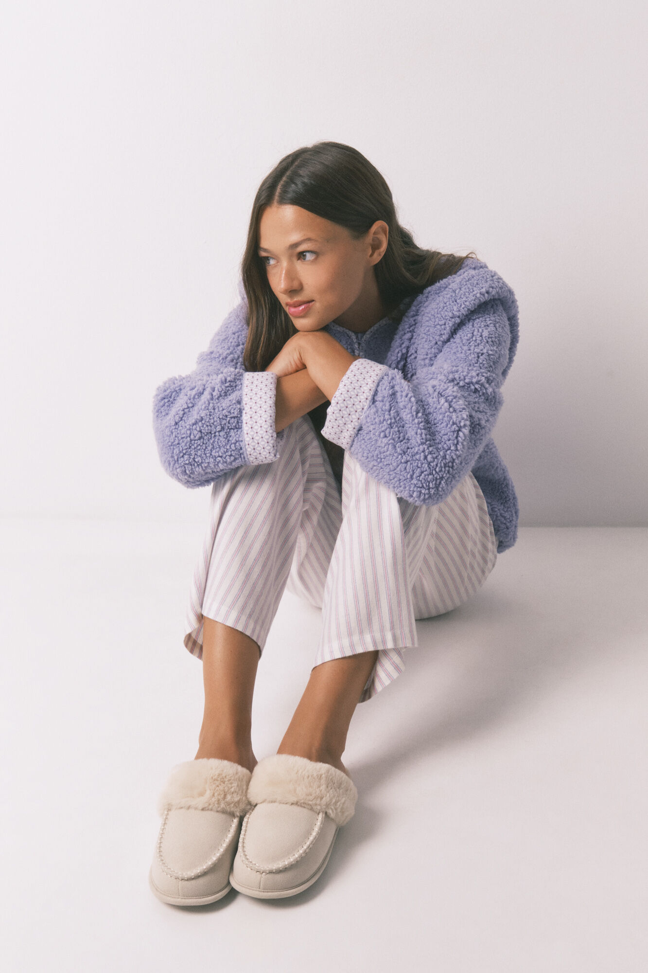 Women'secret Pantuflas para casa de piel sint&eacute;tica beige marfil