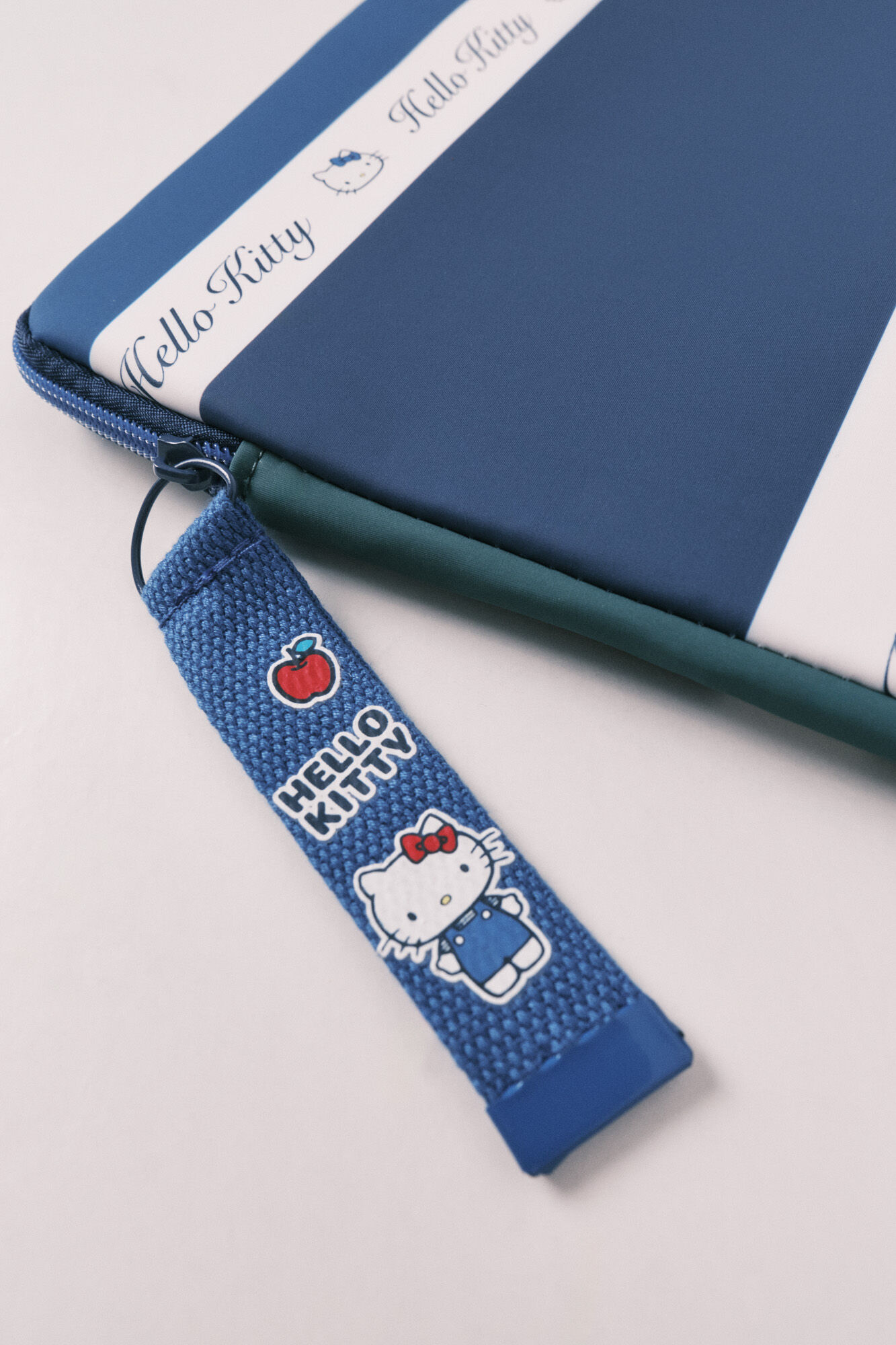 Women'secret Neceser Hello Kitty de neopreno estampado