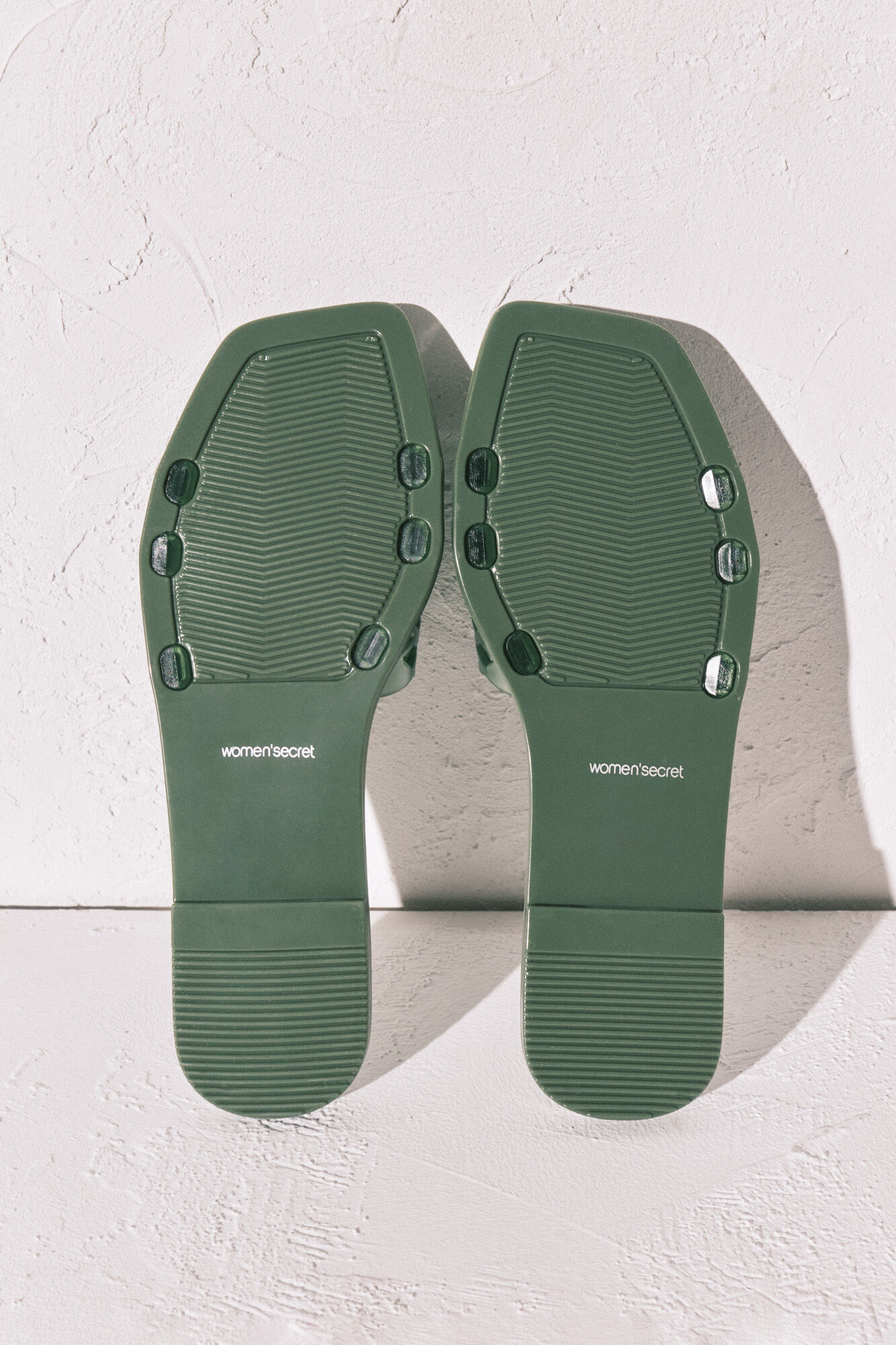 Women'secret Sandalias planas jelly verde kaki