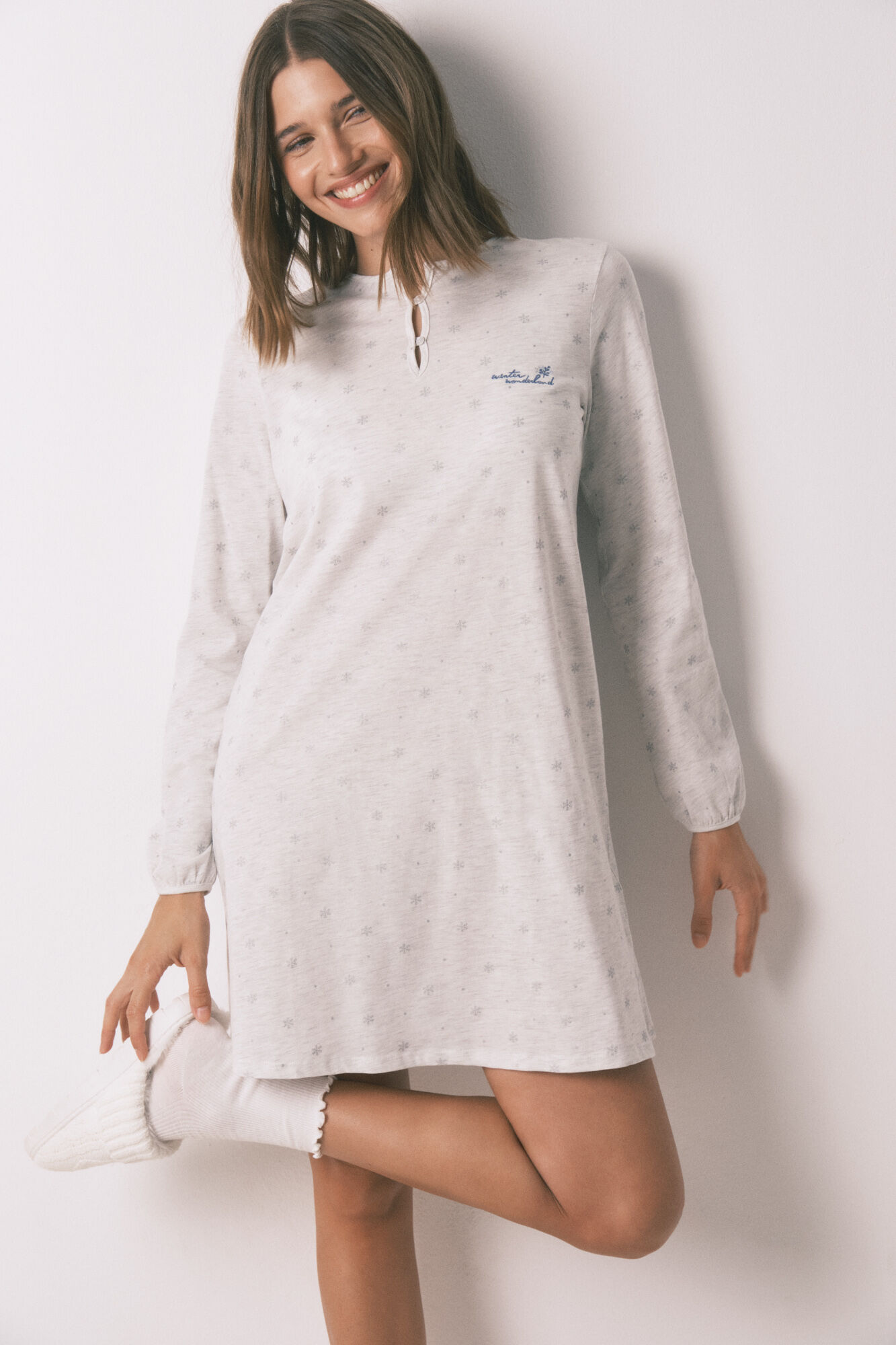 Women'secret Camis&oacute;n corto 100% algod&oacute;n con efecto brillo gris