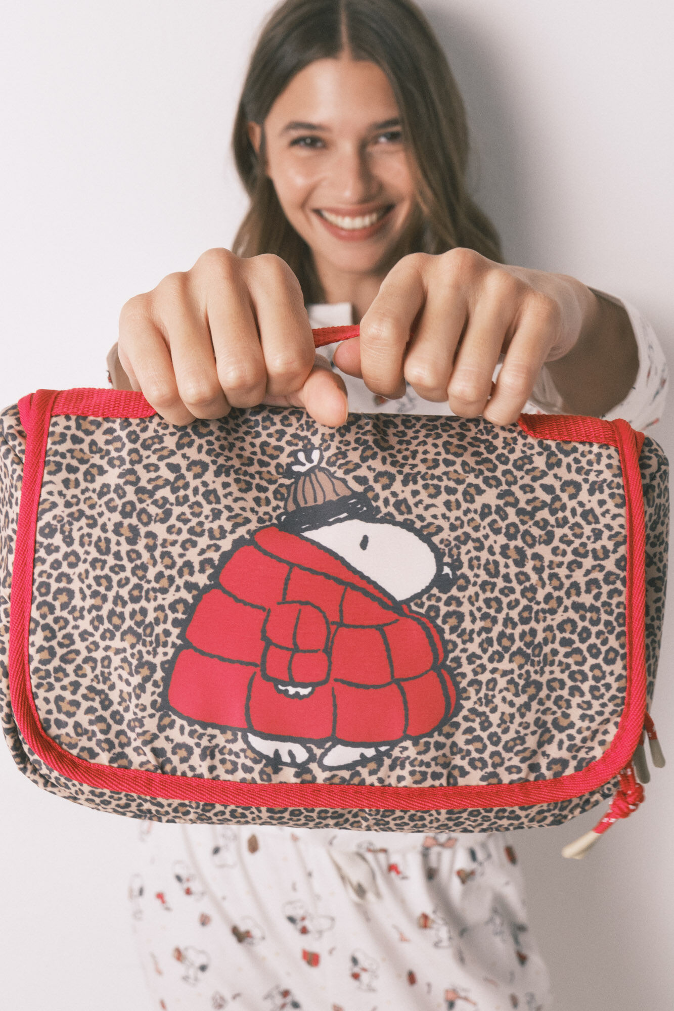 Women'secret Neceser mediano con percha con estampado animal de Snoopy  estampado