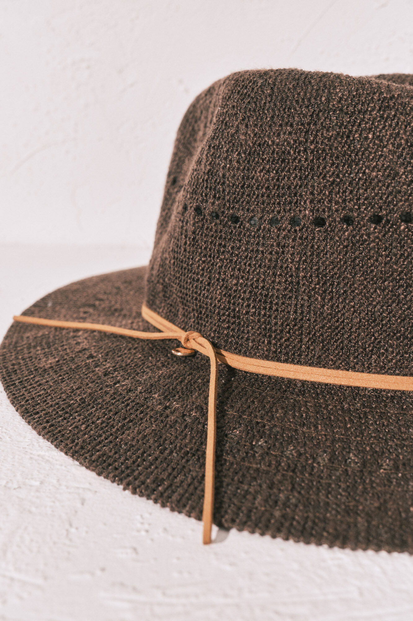 Women'secret Sombrero efecto raffia marr&oacute;n