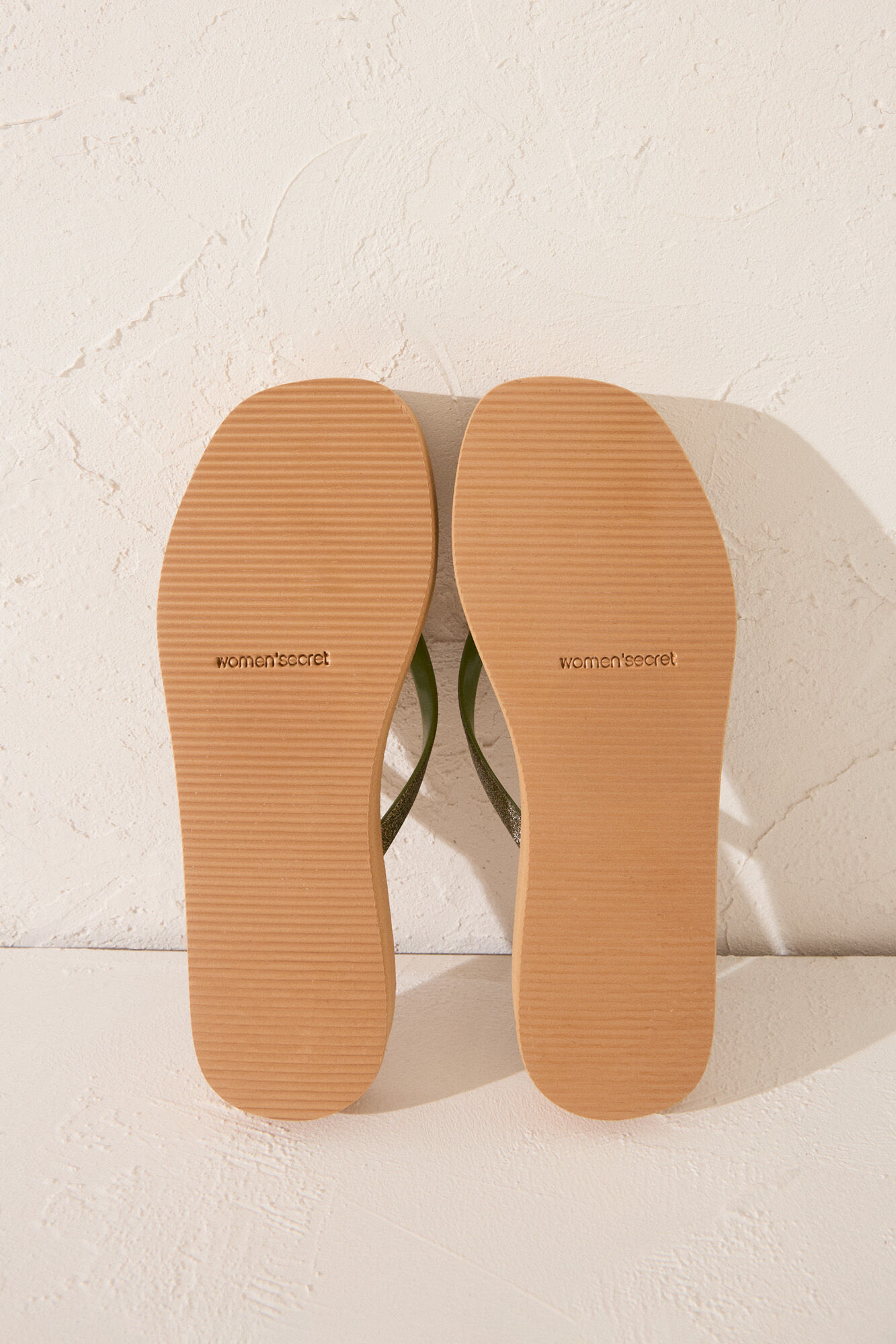 Women'secret Chanclas de plataforma con efecto rafia  caf&eacute;