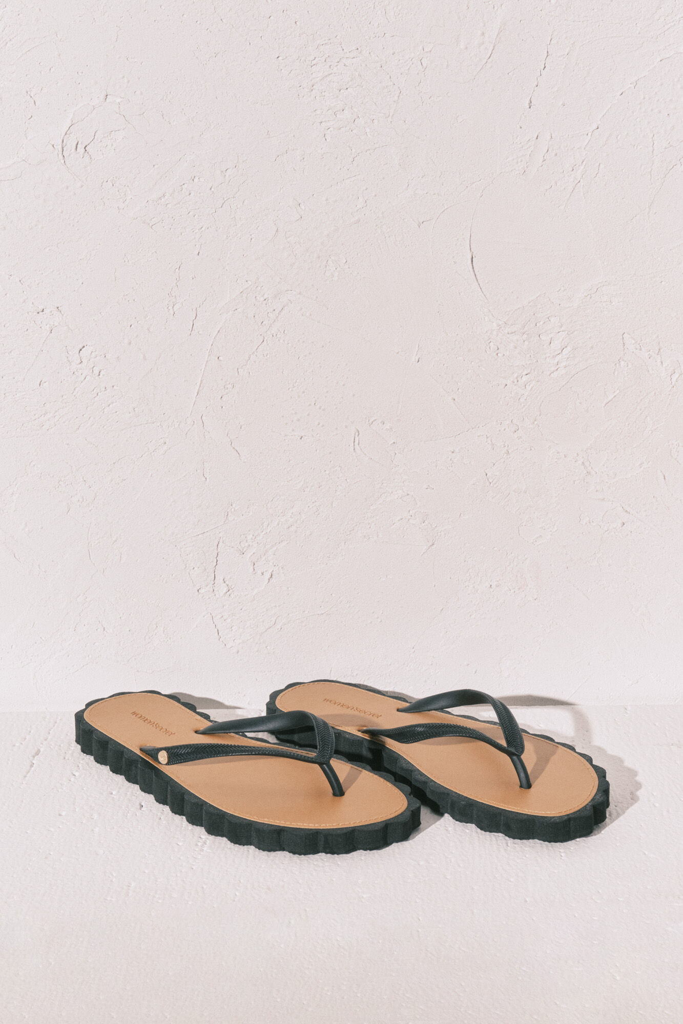 Women'secret Chanclas de dedo efecto ondas negras negro