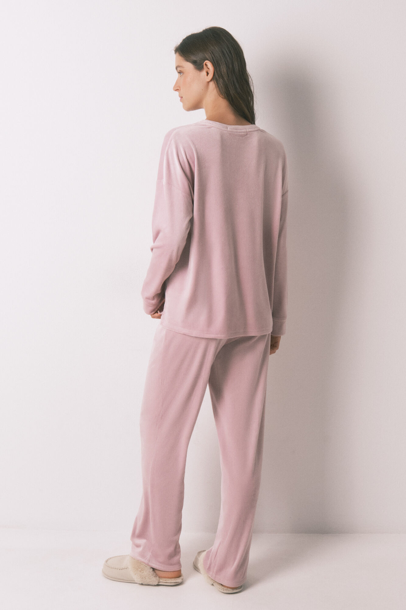 Women'secret Pijama larga de terciopelo rosa con canal&eacute;  rosa