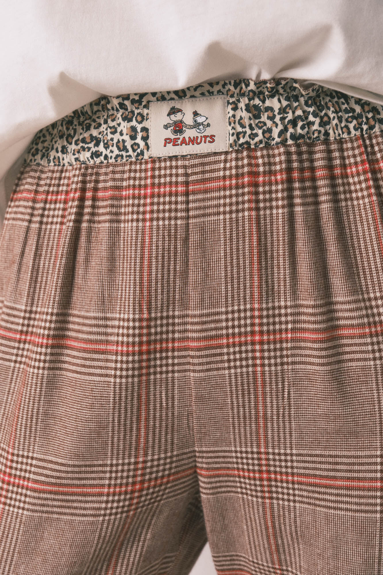 Women'secret Pijama larga 100% algod&oacute;n con estampado de cuadros de Snoopy marfil