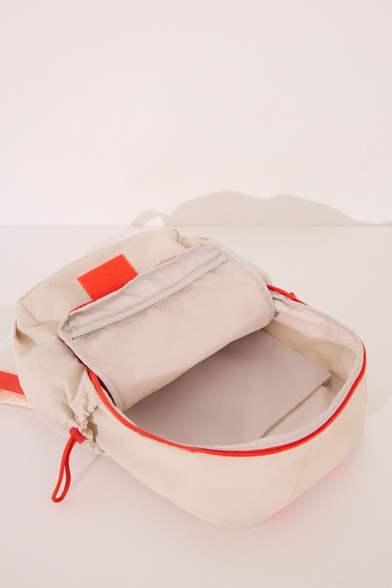 Women'secret Mochila de viaje de nailon beige  caf&eacute;