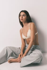 HI&BYE Brasier triangular de encaje amarillo