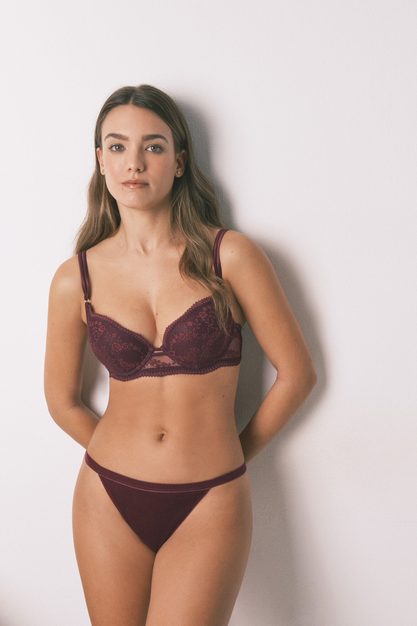 Women'secret Panty cl&aacute;sica burdeos y encaje de terciopelo p&uacute;rpura