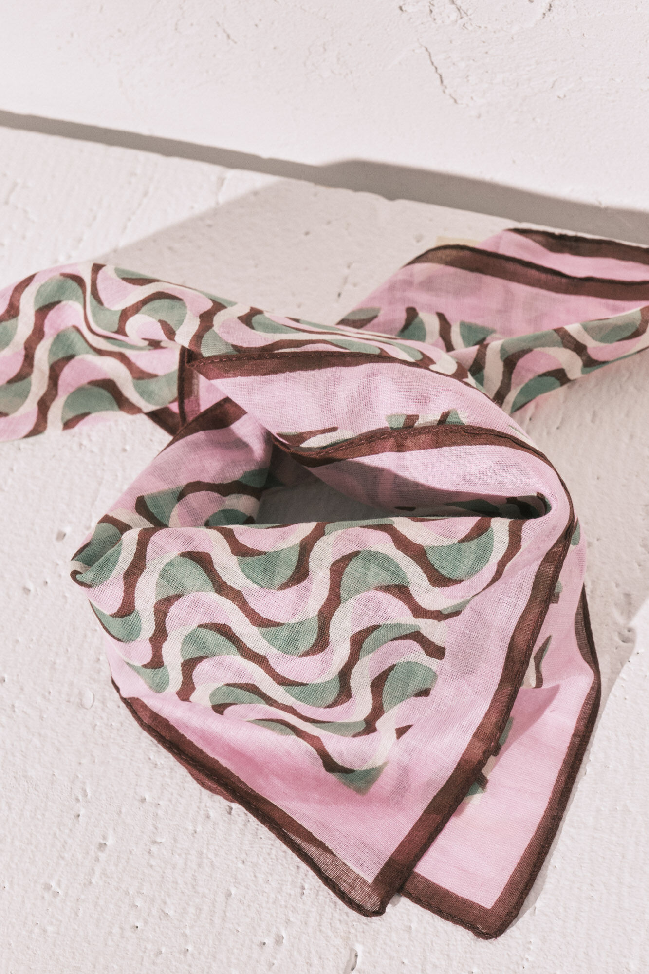 Women'secret Pa&ntilde;uelo estampado geom&eacute;trico de algod&oacute;n estampado