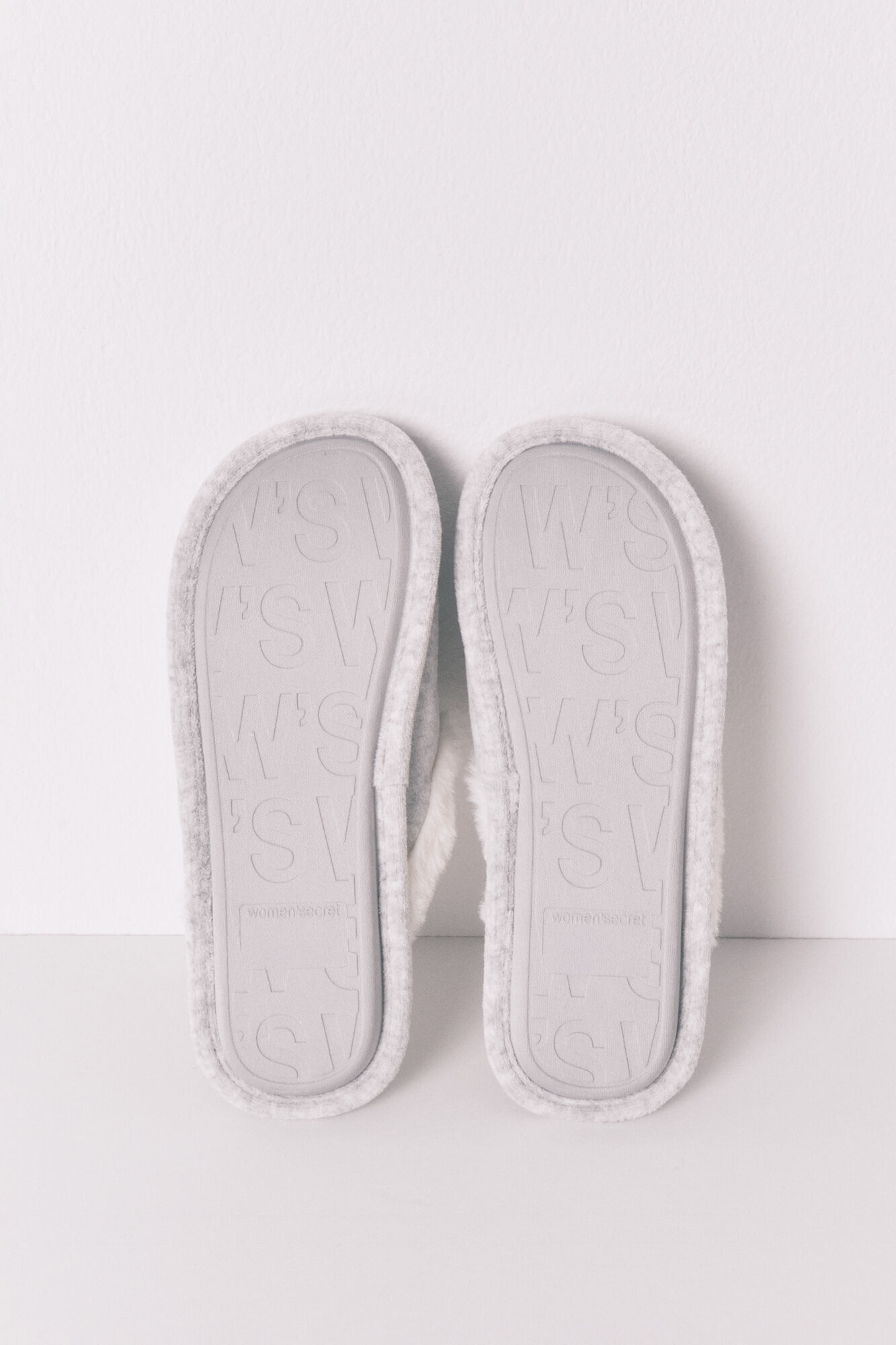 Women'secret Pantuflas para casa de Snoopy de color gris oscuro gris