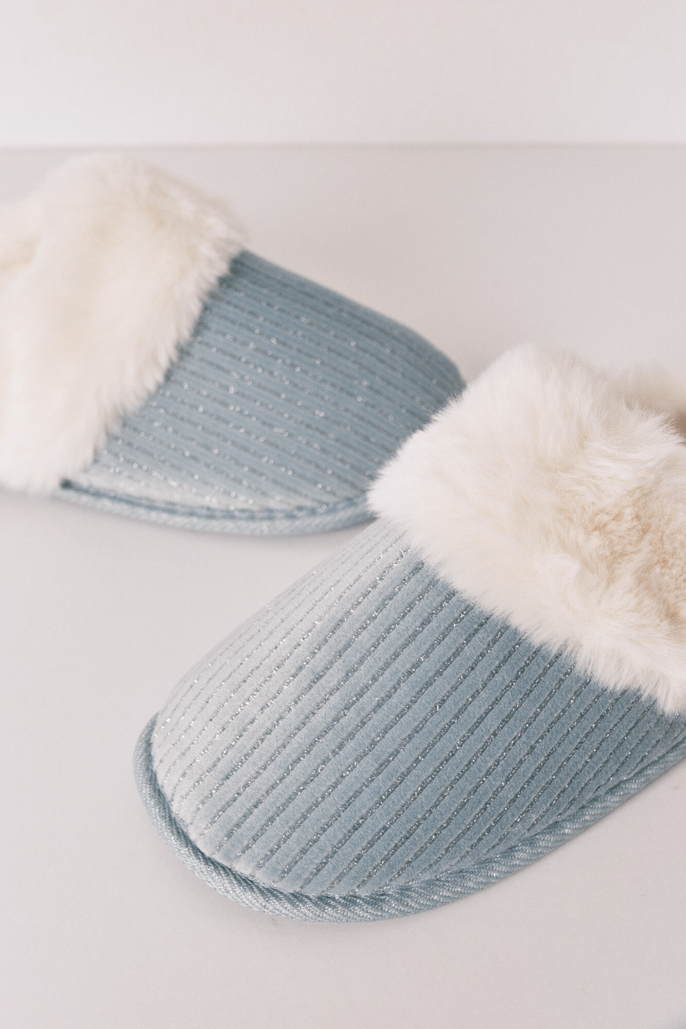 Women'secret Pantuflas para casa de canal&eacute; de pelo de lurex verde verde