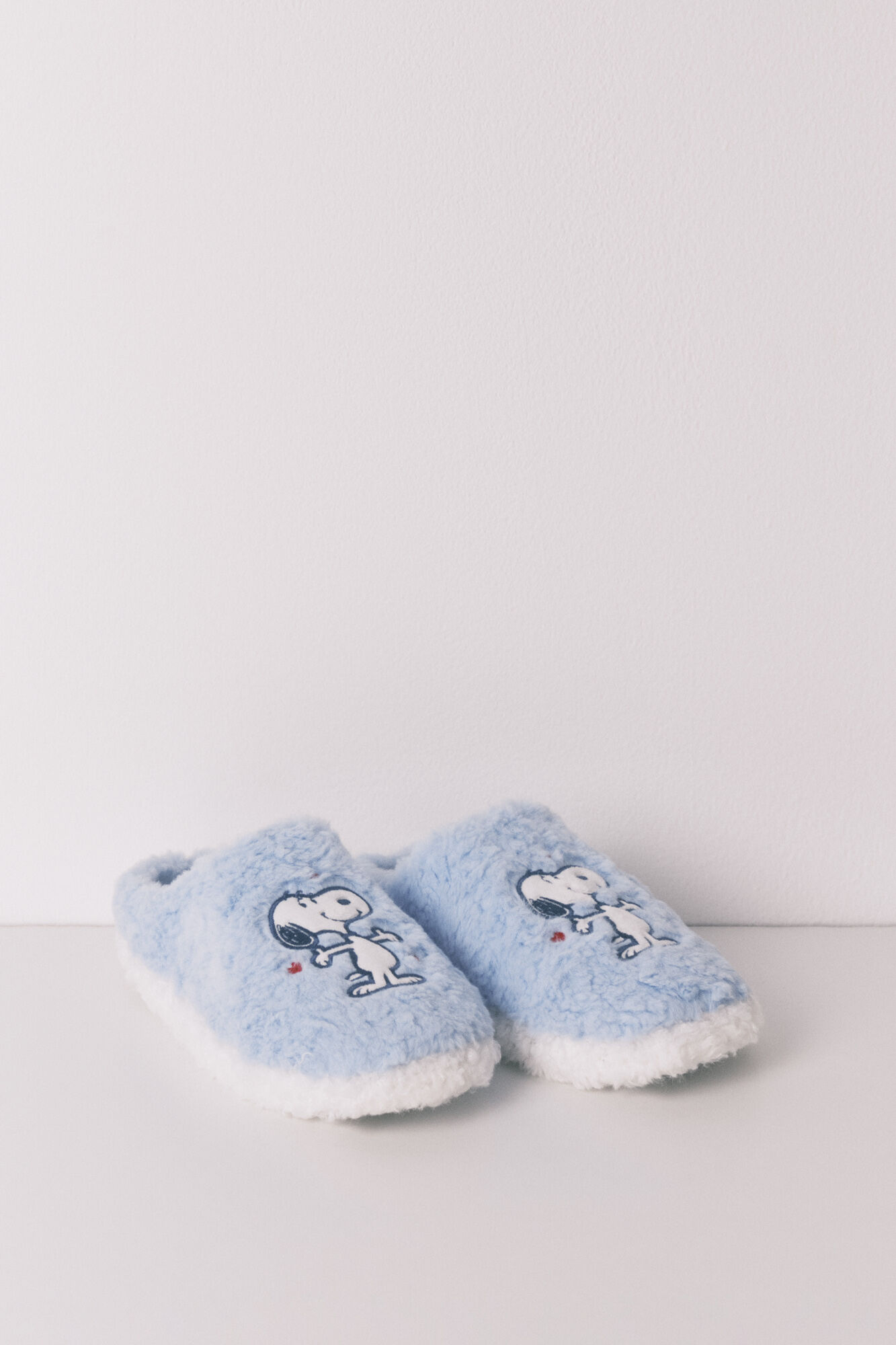 Women'secret Pantuflas cerradas de borreguito Snoopy azul
