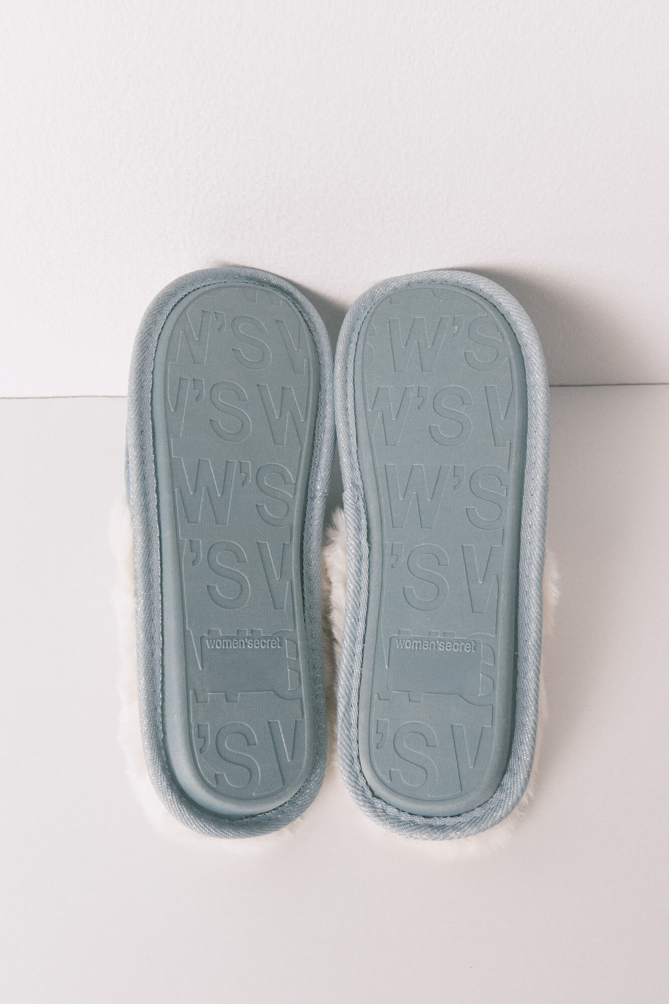 Women'secret Pantuflas para casa de canal&eacute; de pelo de lurex verde verde