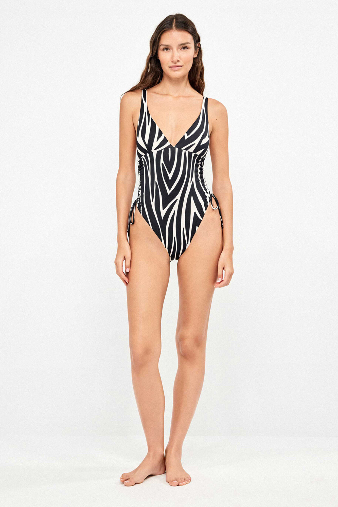 Gisela Traje de ba&ntilde;o escote pronunciado animal print cebra blanco