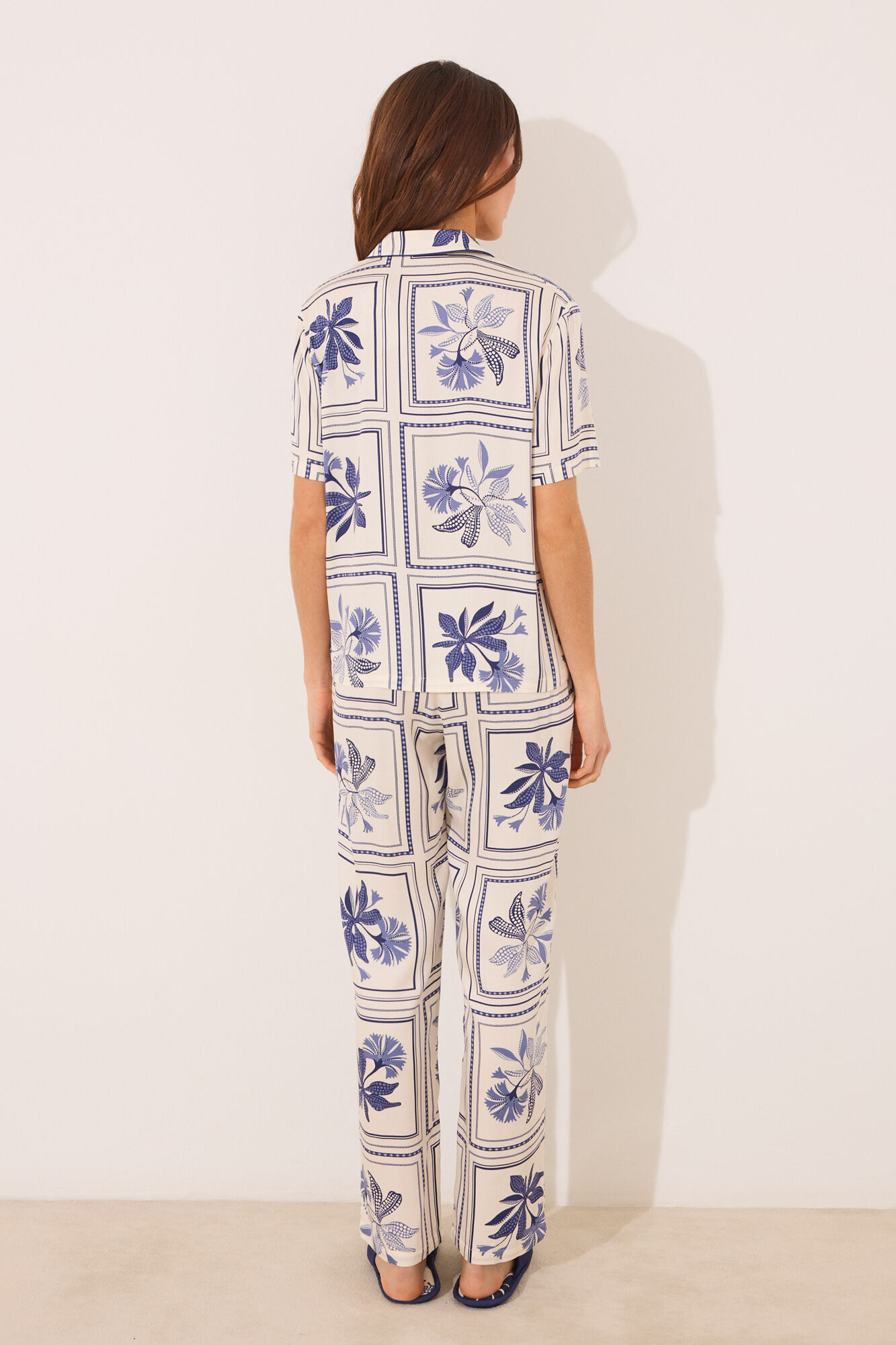 Women'secret Pijama camisera de sat&eacute;n con estampado de flores azul