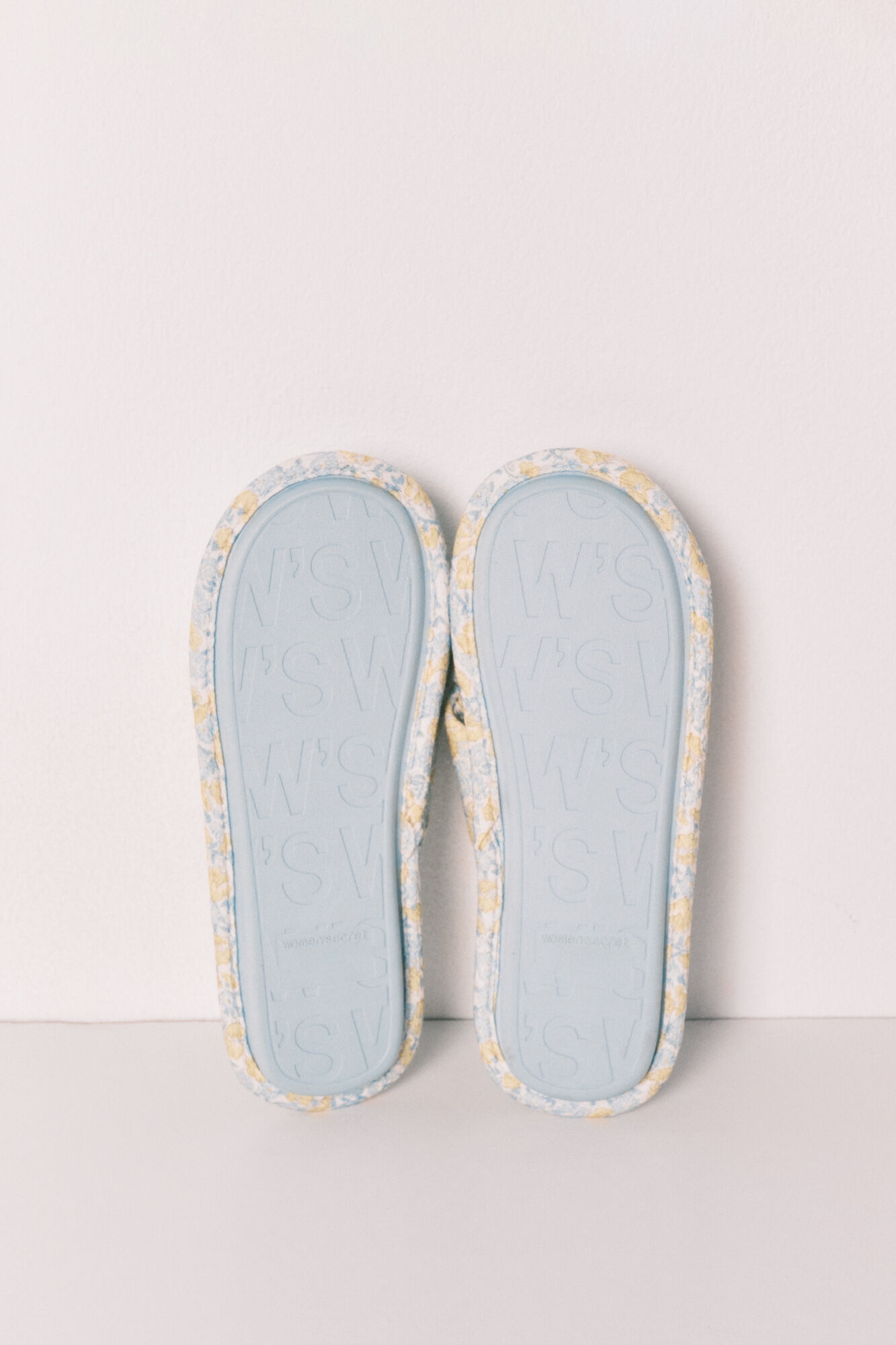 Women'secret Pantuflas con nudo de florecitas estampado