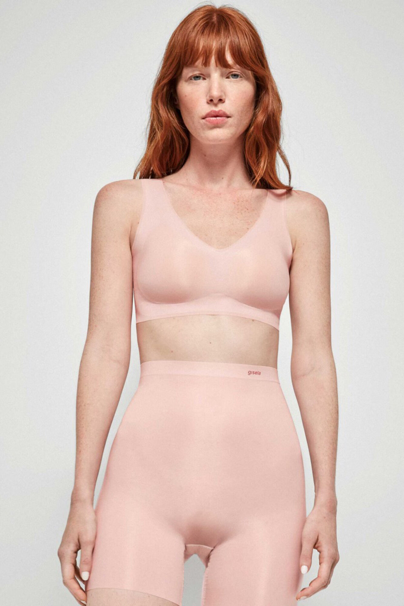 Gisela Pantal&oacute;n con acabado invisible rosa