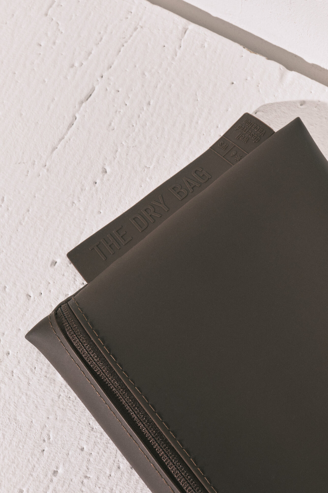 Women'secret Bolsa impermeable para traje de ba&ntilde;o o bikini marr&oacute;n caf&eacute;