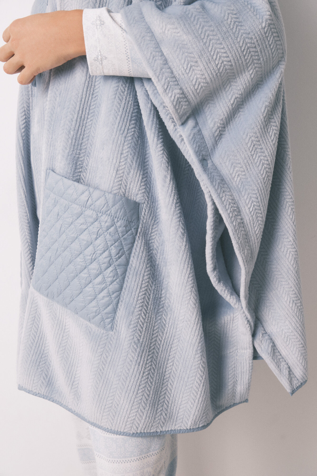 Women'secret Poncho short de forro polar azul en relieve azul