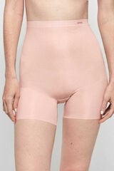 Gisela Pantal&oacute;n con acabado invisible rosa