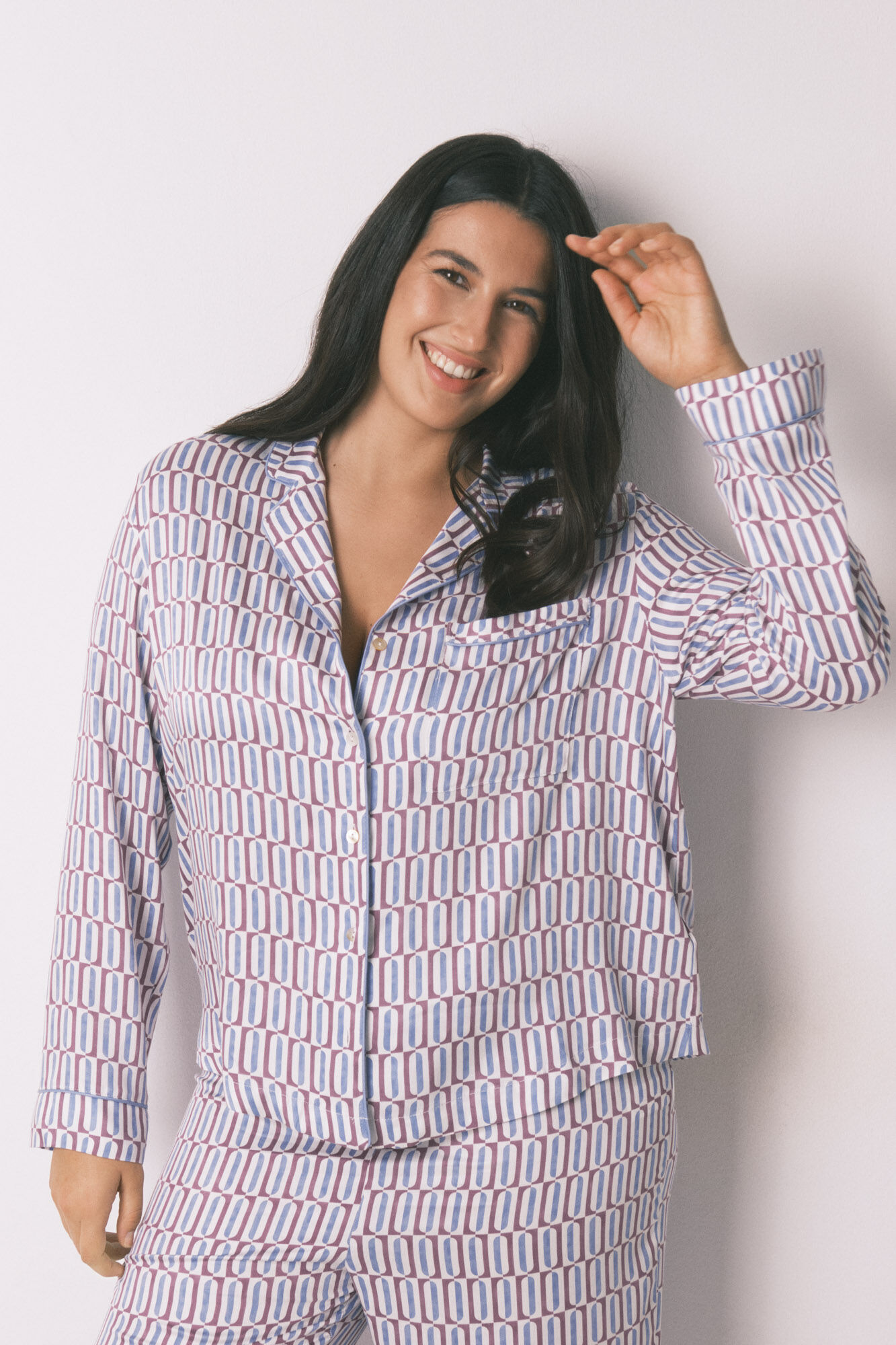 Women'secret Pijama camisera de sat&eacute;n con estampado geom&eacute;trico p&uacute;rpura