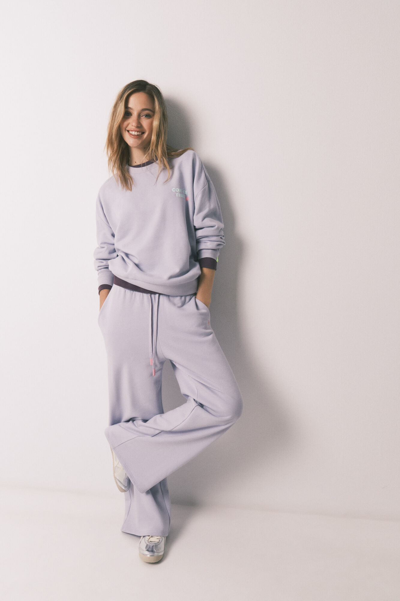 HI&BYE Pantal&oacute;n largo flare de felpa lila azul