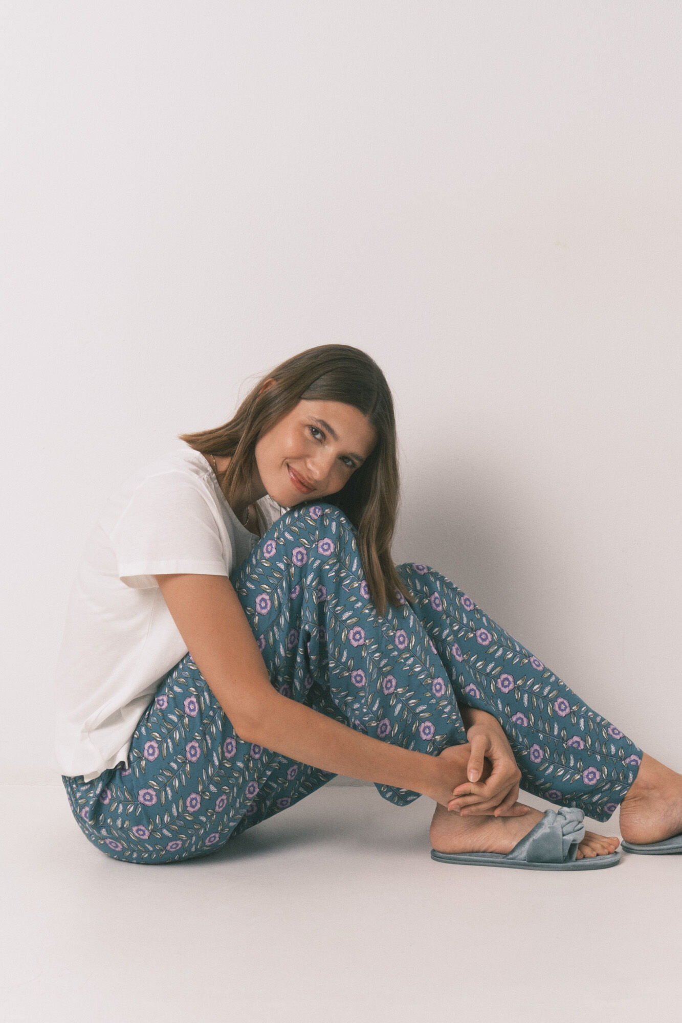 Women'secret Pantal&oacute;n largo de viscosa con estampado de flores verde