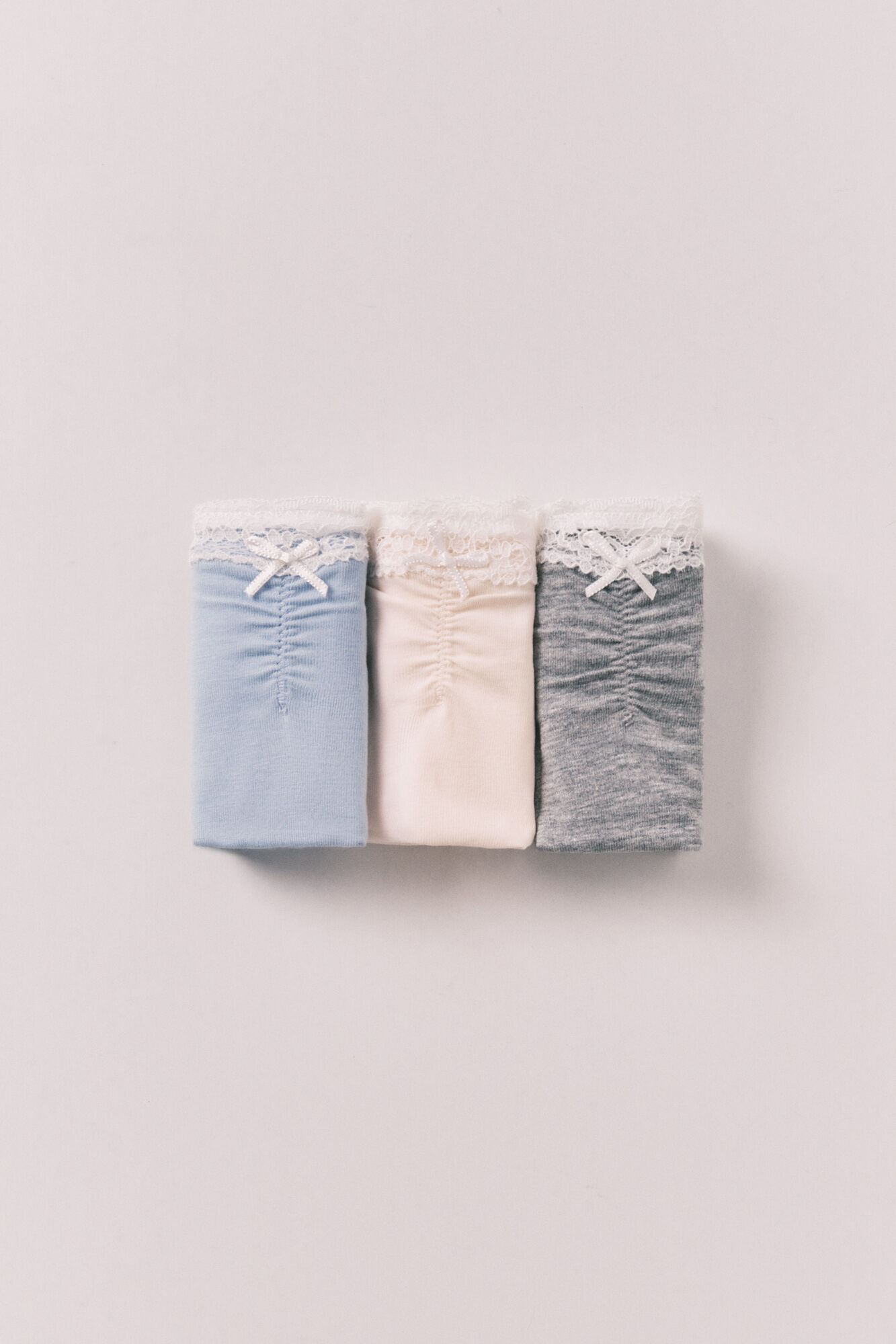 Women'secret Pack de 3 panties cl&aacute;sicas de algod&oacute;n lisas con encaje blanco