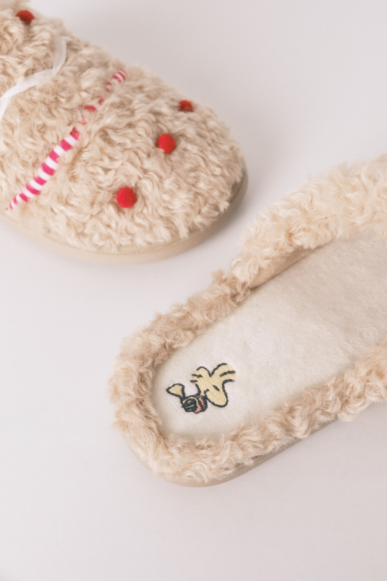 Women'secret Pantuflas para casa beige de borrego de Snoopy caf&eacute;