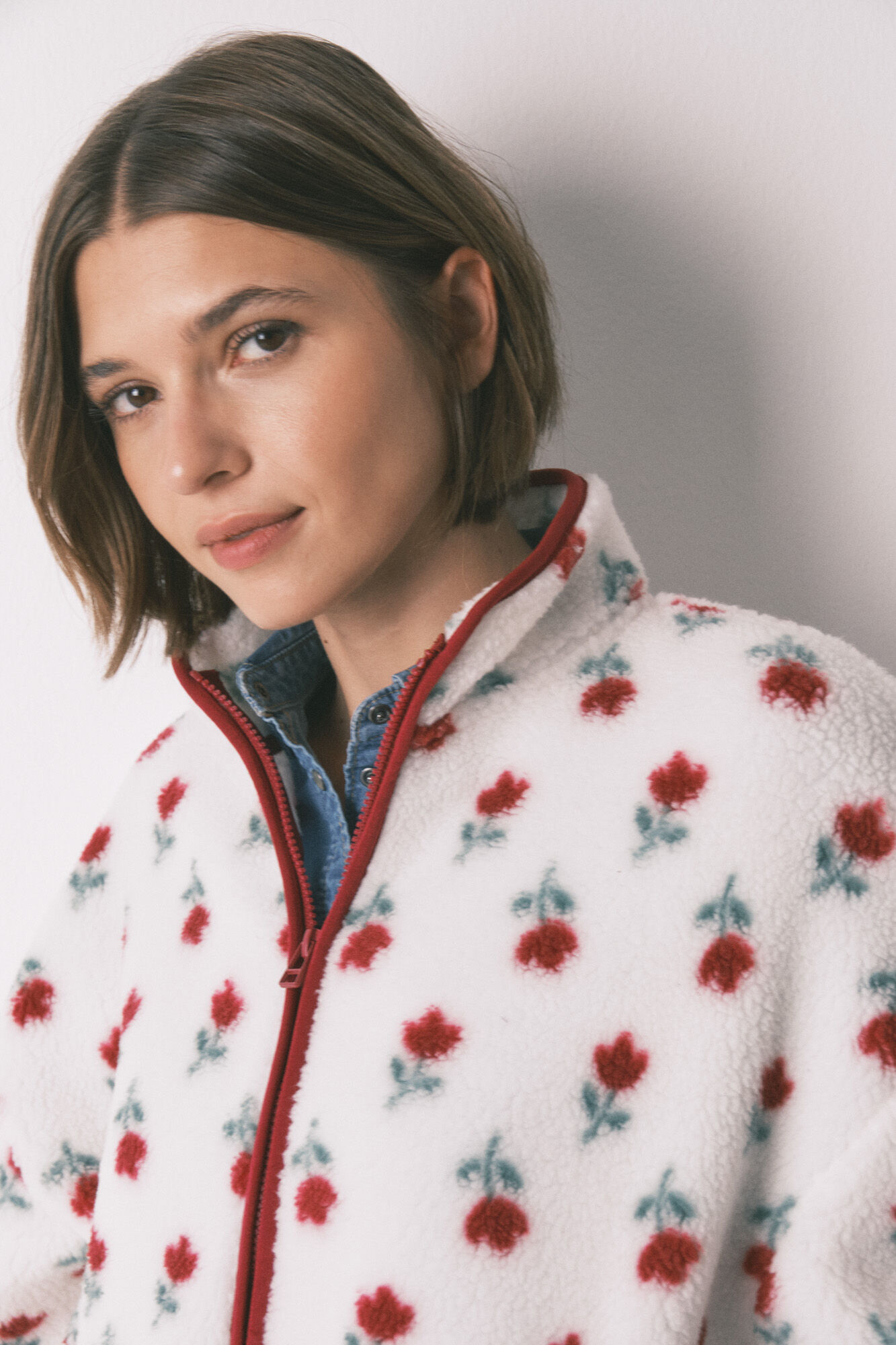 Women'secret Bata de tejido de borrego floral blanco