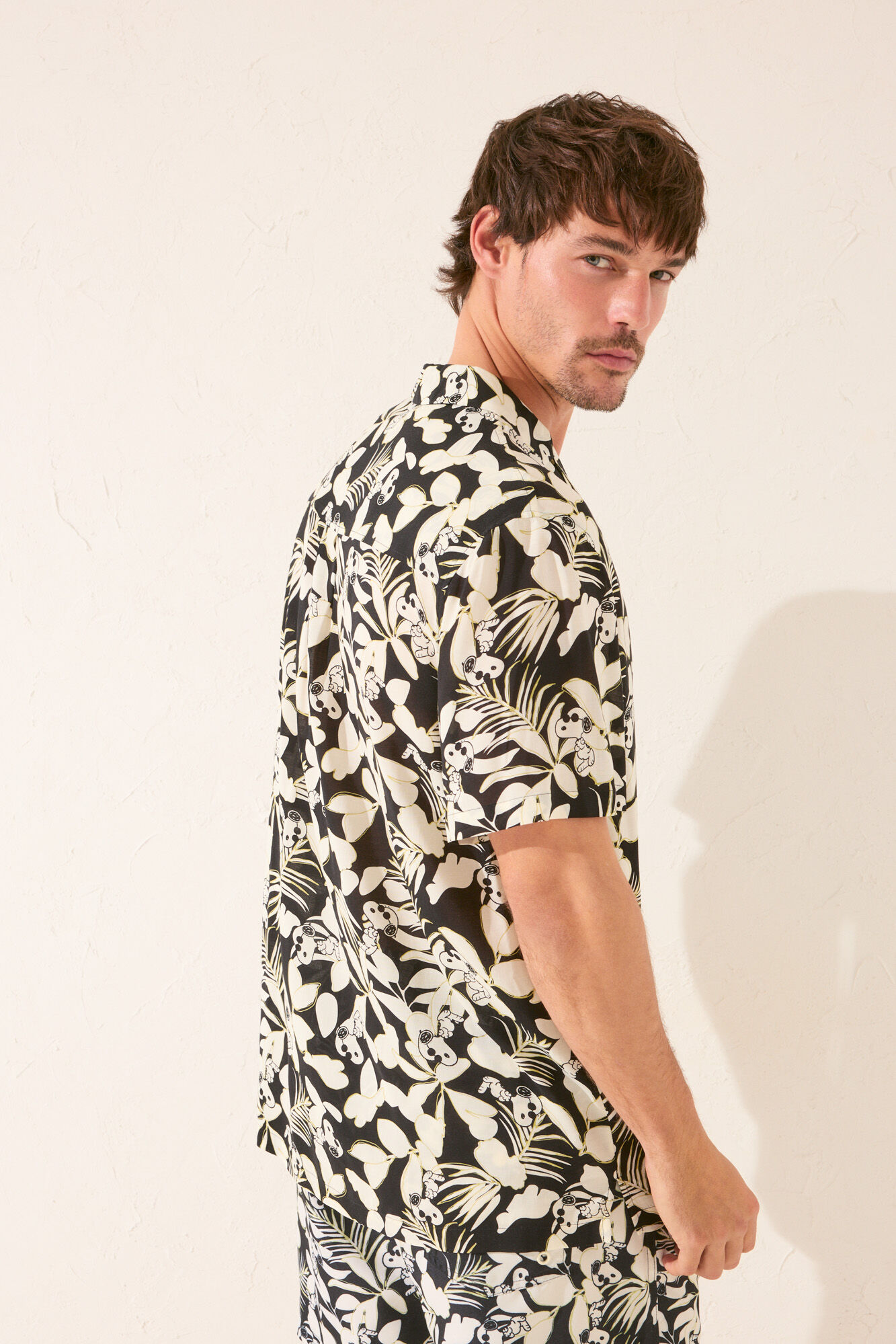 Women'secret Camisa de hombre con estampado tropical de Snoopy negro