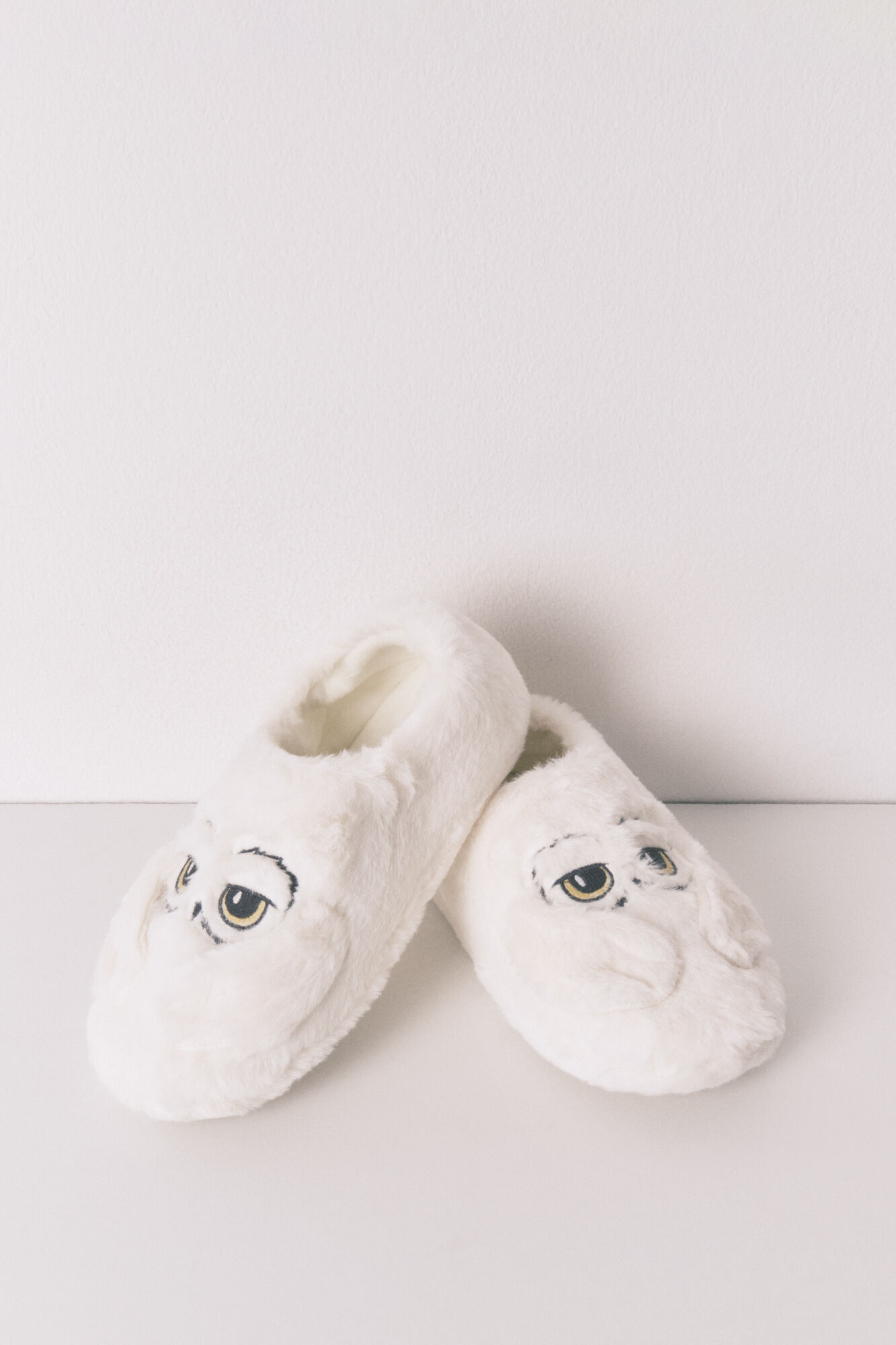 Women'secret Pantuflas blancas "Hedwig" 3D marfil