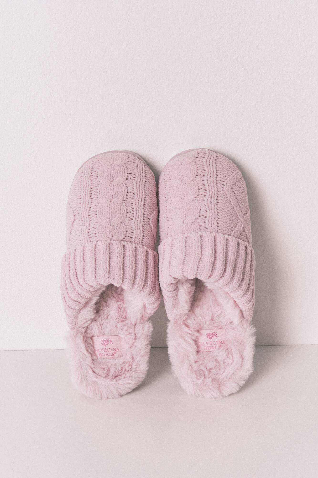 Women'secret Pantuflas para casa c&oacute;modas de pelo trenzado