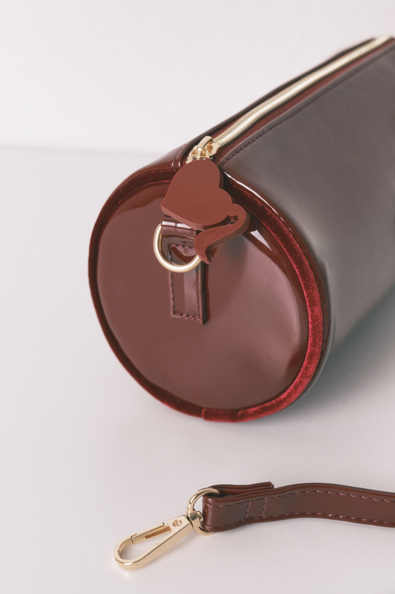 Women'secret Bolsa de hombro charol burdeos p&uacute;rpura