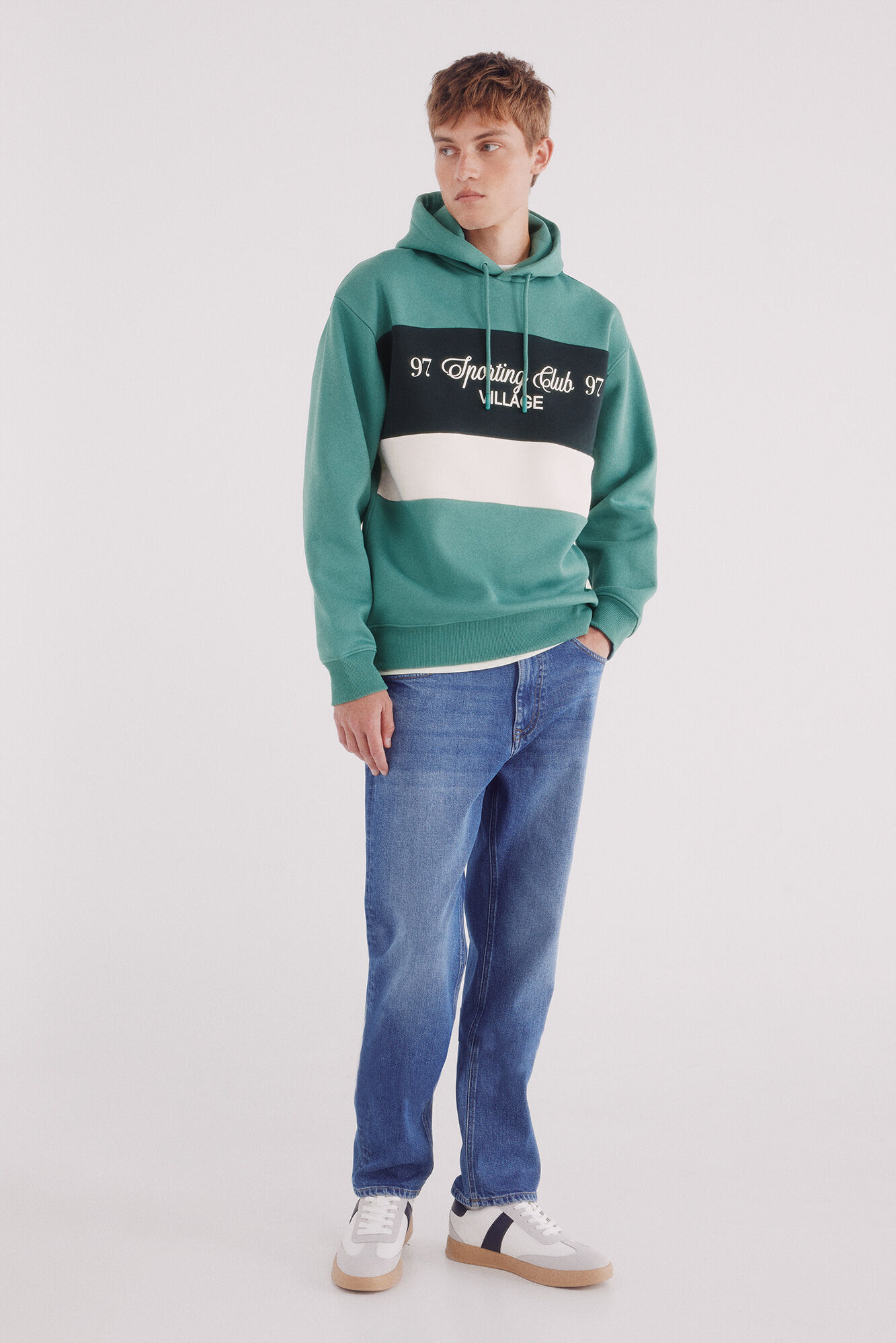 Conjunto de jeans y sudadera
