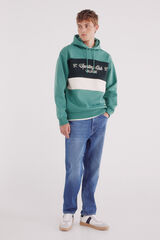 Conjunto de jeans y sudadera