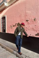 Conjunto de pantal&oacute;n, chaqueta y gorra