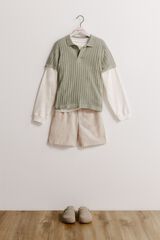 Conjunto de polo, bermuda y zuecos